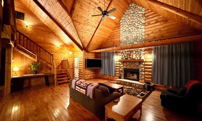 La Porte Cabina | Serene Log Cabin Forest Retreat