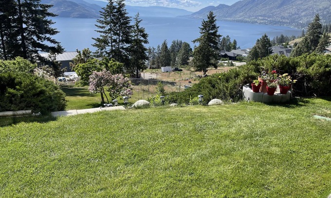 Central Okanagan Casa | Serene, modern suite with spectacular lake views