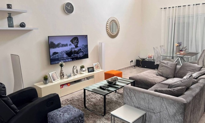 Santeo Casa | Un oasis de serenidad en East Legon Hills- un elegante refugio de 2 habitaciones