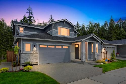 Port Orchard Casa | Serene Port Orchard Retreat - 3BR 3BA with Trails and Amazing Views