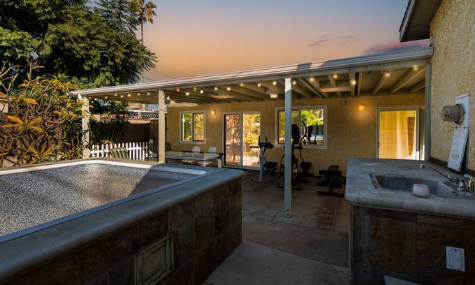 Harbor Casa | Serene Retreat in East Long Beach
