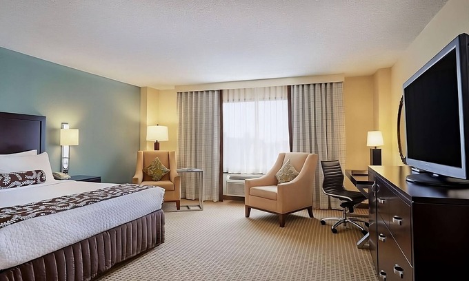 Eagan Park Apartamento | Serene Retreat Near Georgia Aquarium! Pet-friendly Property, Outdoor Pool!