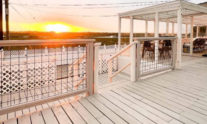 Moss Landing Casa | Serene river view & beach walk, near Monterey Aquarium, Laguna Seca, Santa Cruz