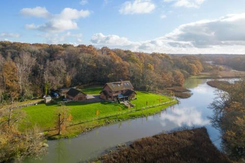 Netley Casa | Serene Riverside: 6BR Luxury Retreat in Curdridge