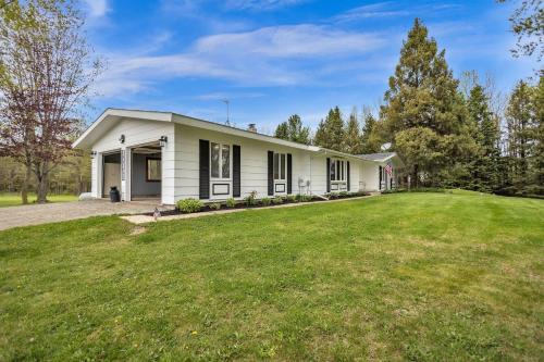 Little Suamico Casa | Serene Riverside Retreat home