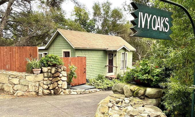 Toro Canyon Apartamento | Serene stay with gym, orchard, horses, bunnies, chickens and a pond in CARP!