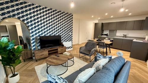 The Westside Apartamento | Serene- Stunning Two Bedroom 2 washroom, Spacious, dual aspect lounge, Jwellery Quarter, Birmingham City Centre