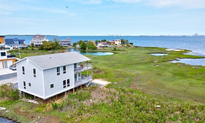 West Ocean City Casa | Serene Sunrise & Shimmering Skyline. 5 Star Hosts