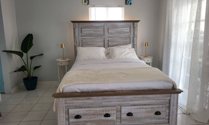 Havendale Apartamento | Serene Super Studio Apartment with porch in Kingston
