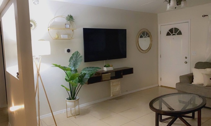 Orient Park Casa | Serene Tampa Home 2 minutes from the Hard Rock Casino