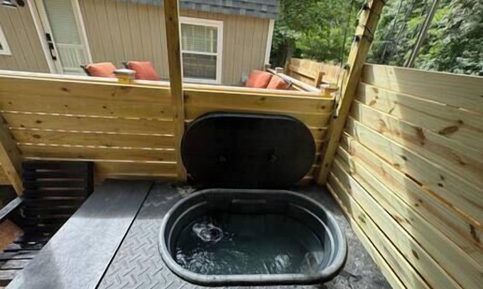 Sanford Casa | Serene Tiny Home Oasis: Sauna & Cold Plunge