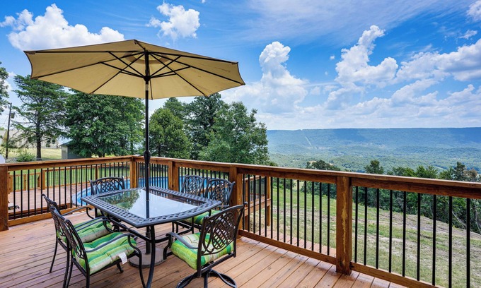 Trenton Casa | Serene Trenton Home w/ Pool & Mountain Views!