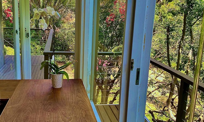 Corona del Mar Apartamento | Serene, tropical oasis-walk to beautiful beaches