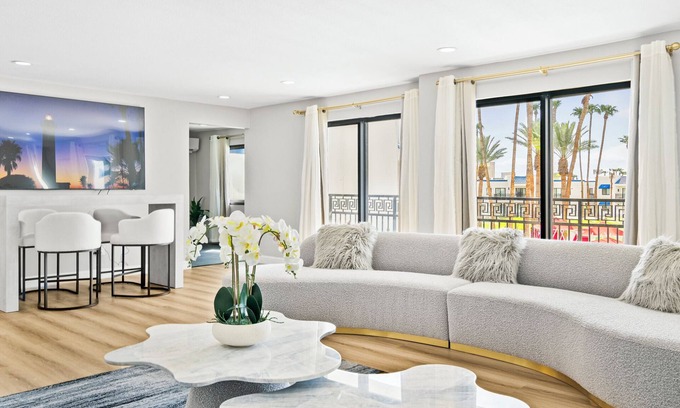 Las Vegas Hotel | Serene Vegas Boutique Hotel Las Vegas