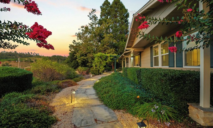 Geyserville Casa | Serene Vineyard Escape with Stunning Valley Views