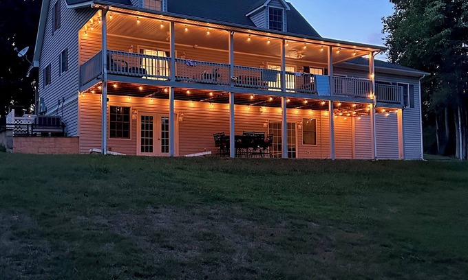 Huddleston Casa | Serene waterfront home at Smith Mountain Lake in Huddleston, VA