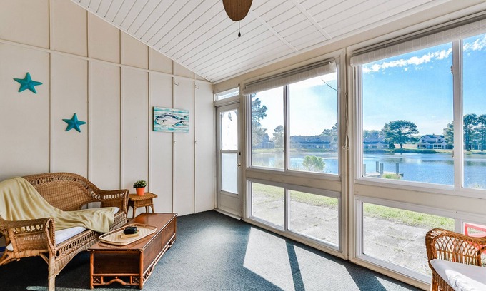 Selbyville Casa | Serene Waterfront Home En Fenwick Island - Pasos para la piscina. Minutos a la playa.
