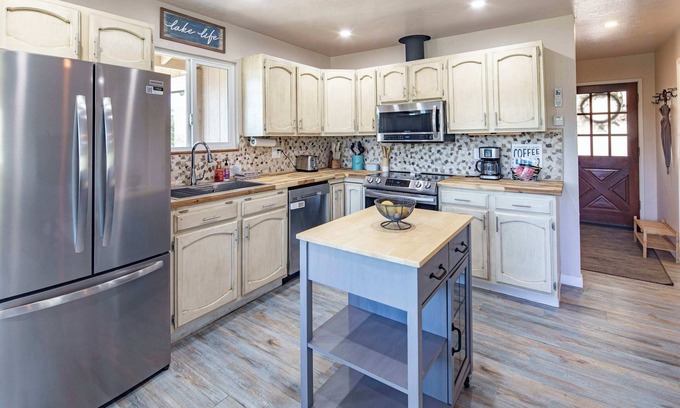 Copperopolis Casa | Serenity at the Lake for Large Family