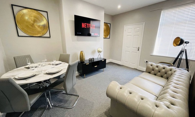 Westoe Apartamento | Serenity By The Sea, Stylish Two Bedroom Apartment Near The Beach, South Shields