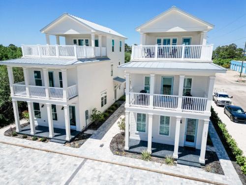 St. George Island Casa | Serenity by the Sea St George Island Pool Home