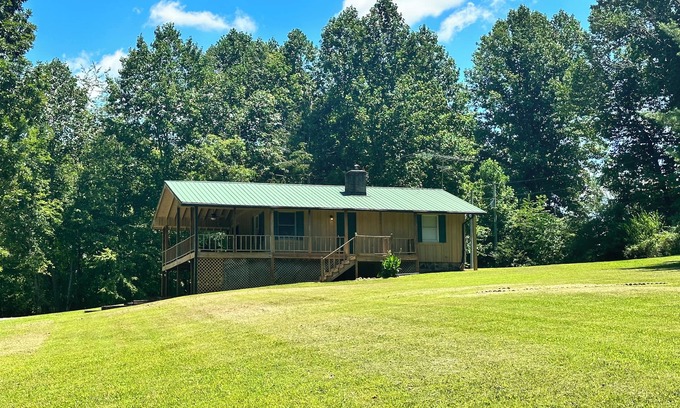 Cookeville Cabina | Serenity Cabin w/ Country Views