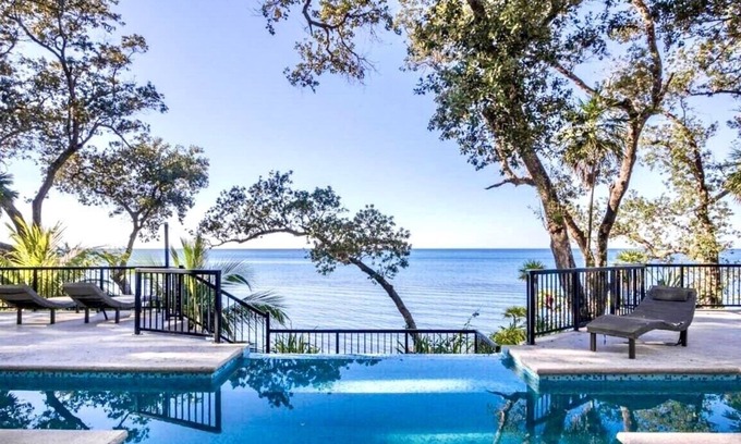 Roatan Villa | Dolgellau Annexe Mountains Walks and Sea.Escapada privada perfecta con jardín propio