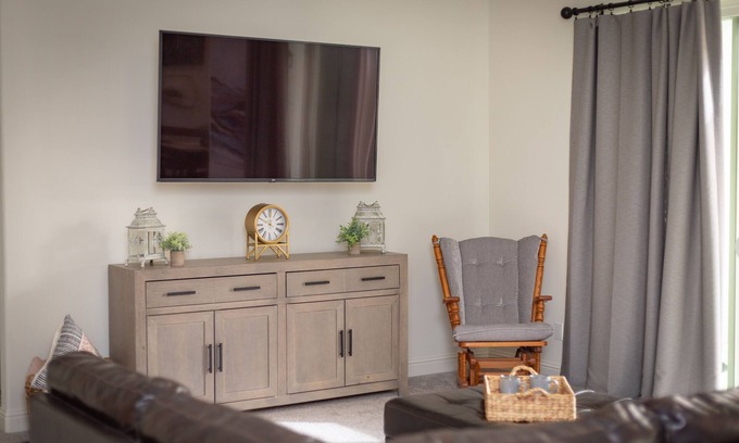 Clovis Casa | Serenity in Clovis: 3BR, 2.5BA Retreat for Your Getaway, Close to National Parks