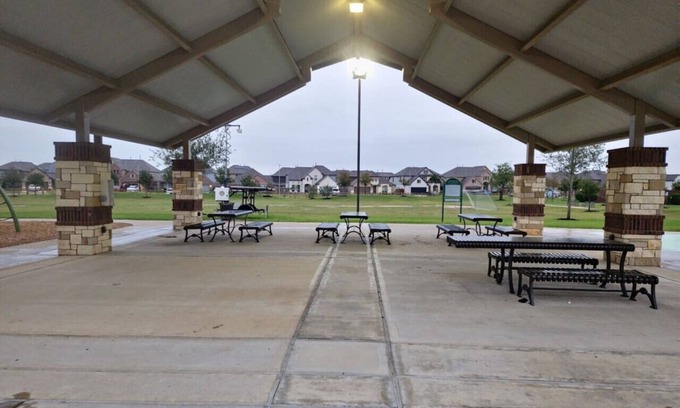 Barker Casa | Serenity in Suburbia - Katy Tx