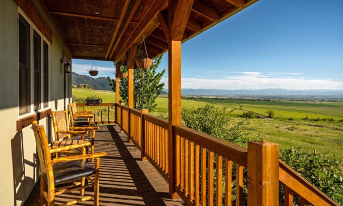 Belgrade Casa | Serenity in the foothills