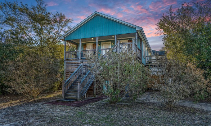 Edisto Island Casa | Serenity Now-Adorable Beach Cottage; Covered Porch & Easy Beach Access;WiFi/TV