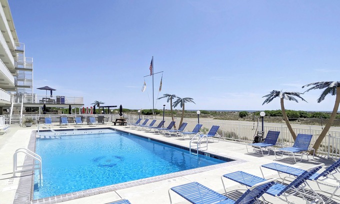Wildwood Crest Condominio | Serenity Now! Oceanfront 2BR Wildwood Crest condo with gorgeous pool!