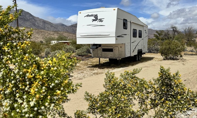 Borrego Springs Casa | Serenity Oasis 5th Wheel Camper trailer