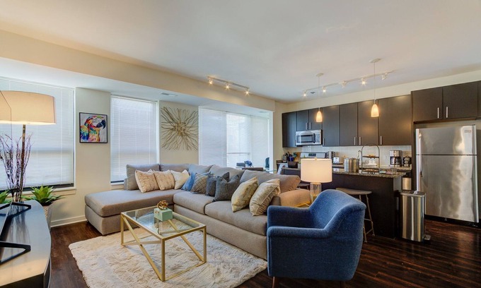 Evanston Condominio | "Serenity of Evanston" 2 BDR/2Bath Modern-Luxe Suite