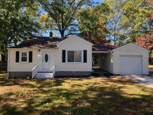 High Point Casa | Serenity on over an acre easy access to 311 and HPU