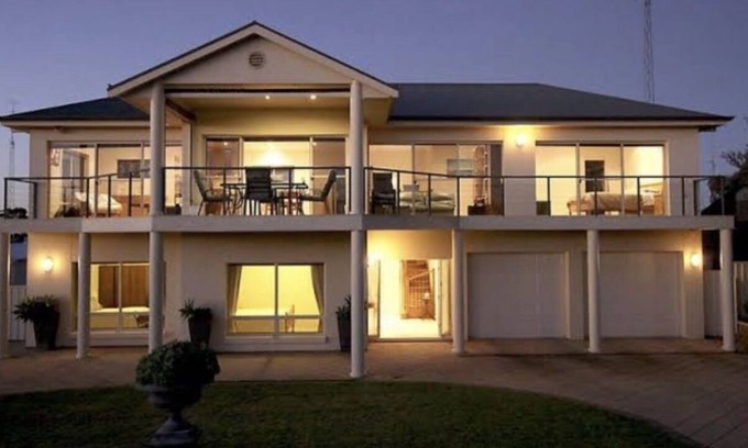 Port Hughes Casa | SERENITY ON SOUTHEntire double story large family holiday home in Pt Hughes