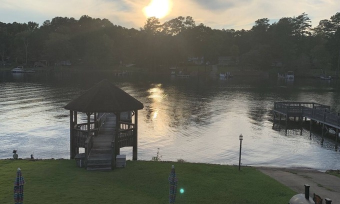 Prosperity Casa | SERENITY PLACE - 3 BR 2 BA home, sleeps 8, on gorgeous Lake Murray