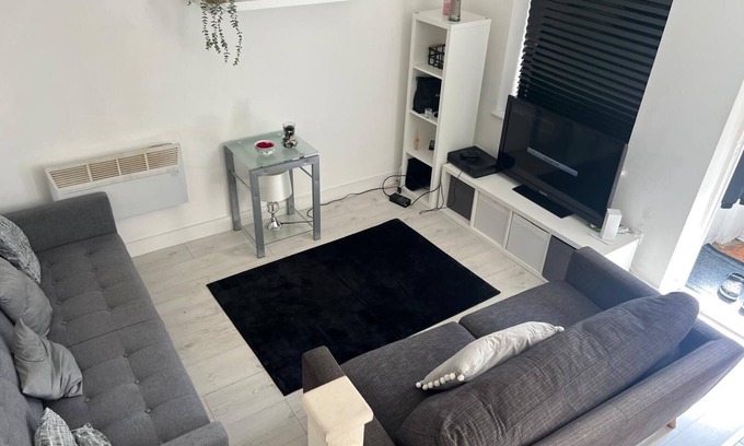Loxford Casa | Serenity Short Stays -A bright cosy home offering a garden and quiet street view