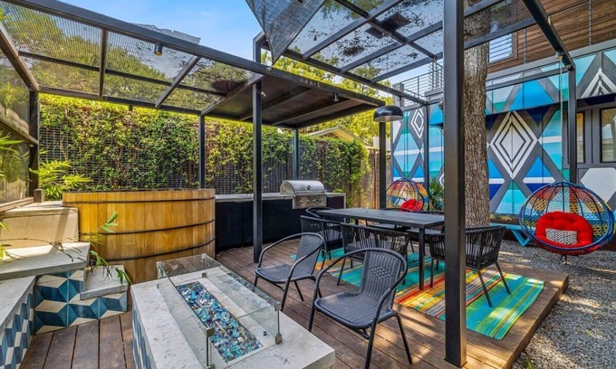 South Lamar Casa | Serenity Spaces in S Lamar - Sauna|Hot tub|Firepit