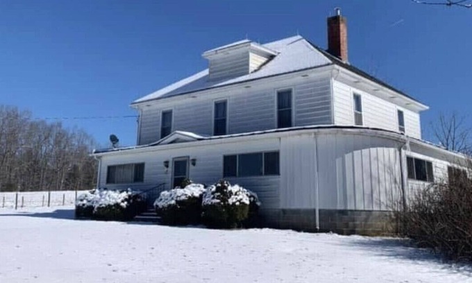 Piney Creek Otro | Serenity ~ Spacious farmhouse nestled in the beautiful Blue Ridge Mountains