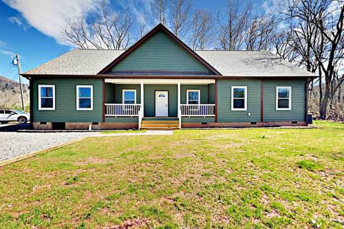 Weaverville Casa | Serenity Views Comfort - Close to City & Parkway!