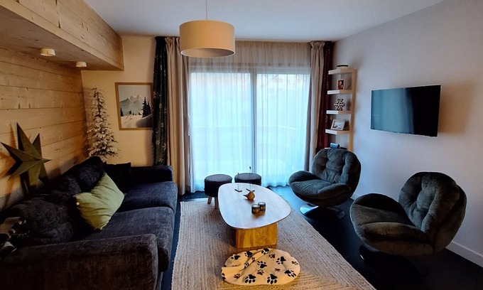 Monetier-les-Bains Apartamento | Serre Chevalier, Monêtier, superb renovated apartment with terrace overlooking garden