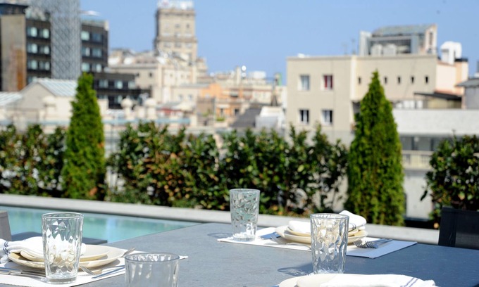Eixample Apartamento | Serviced 2 Bedroom Apartment with Terrace and Community Pool