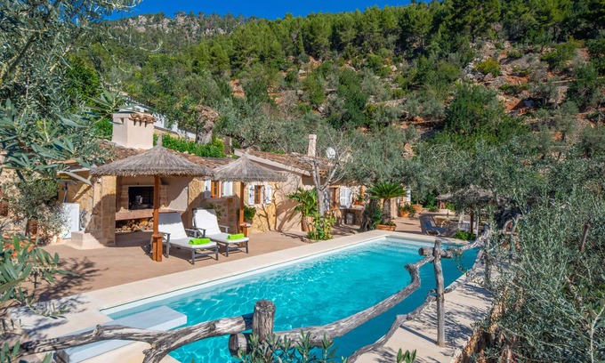 Fornalutx Villa | SES BEGUDES - Bonito chalet con piscina privada y vistas espectaculares a las montañas.