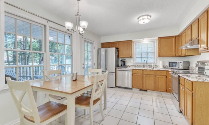 Northeast Raleigh Casa | Set on Raleigh’s foremost golf courses ,this Southern Style home feels like home