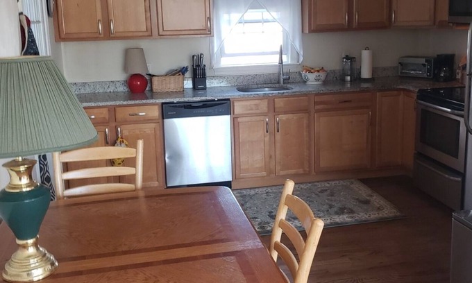 East Falmouth Casa | Set Up for Comfort! Beautiful Home in Falmouth - 3 bedroom/2bath - Sleeps 6