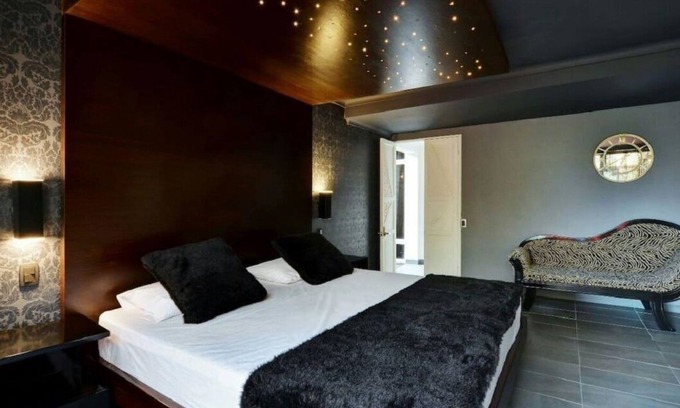 El Poblado Villa | SEVEN BEDROOM LUXURIOUS MODERN PRIVATE VILLA( Bachelor Friendly)