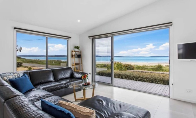Seven Mile Beach Casa | Seven Mile Beach House Surf Hike Golf