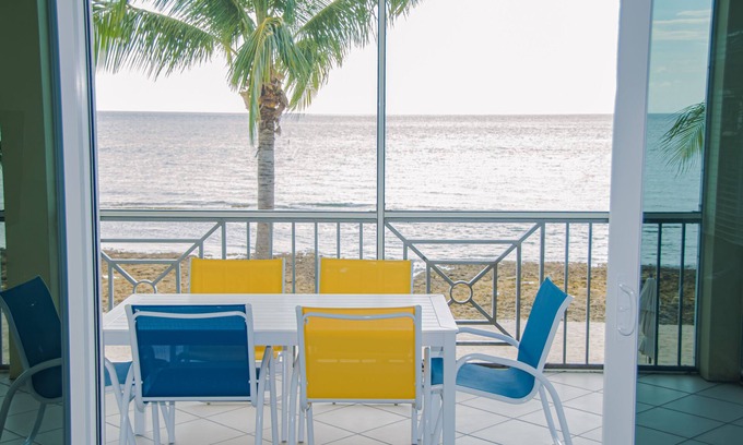 Seven Mile Beach Condominio | Seven Mile Beach Oceanfront 3 Bedroom Condo con piscina / jacuzzi