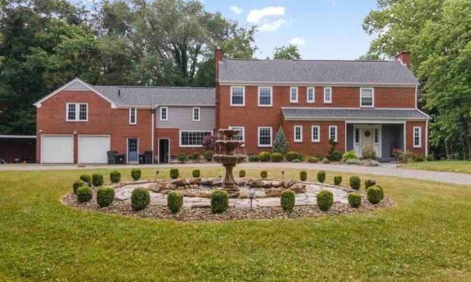 New Philadelphia Casa | Seven Oaks Estate Ohio