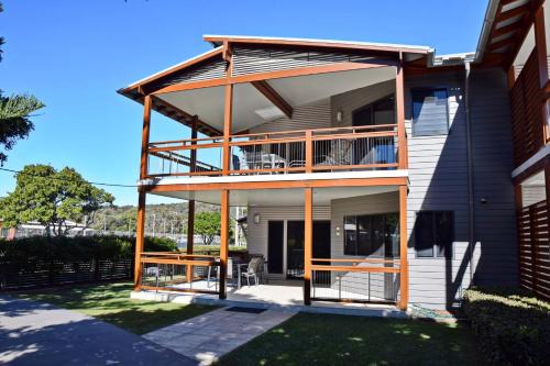 Hat Head Casa | Seven On Myrtle at Hat Head - Bring your own linen.